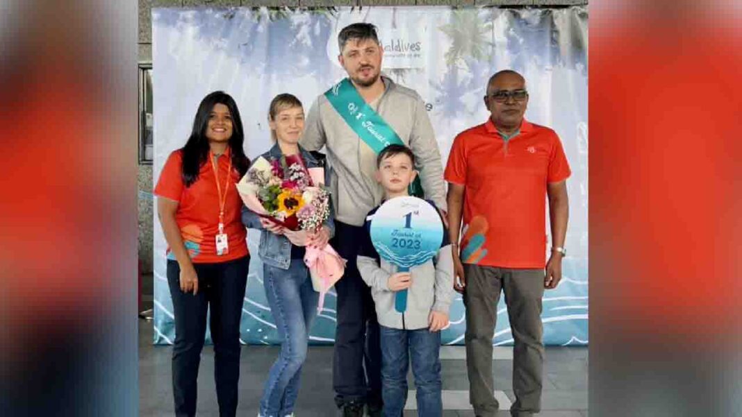 <strong>Maldives honors its first tourist of 2023</strong> <strong>Maldives honors its first tourist of 2023</strong>