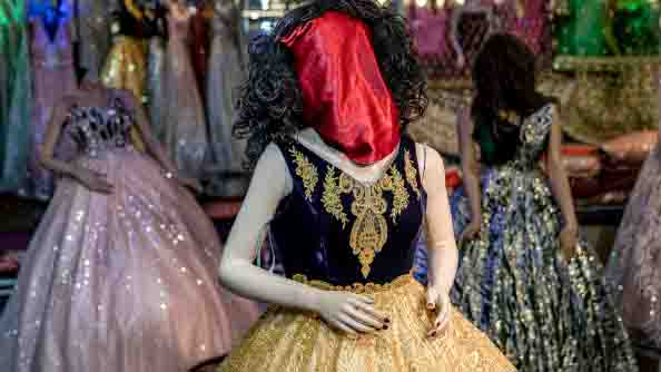 <strong>Stay hooded and masked or be beheaded – Taliban’s rule for mannequins</strong> <strong>Stay hooded and masked or be beheaded – Taliban’s rule for mannequins</strong>
