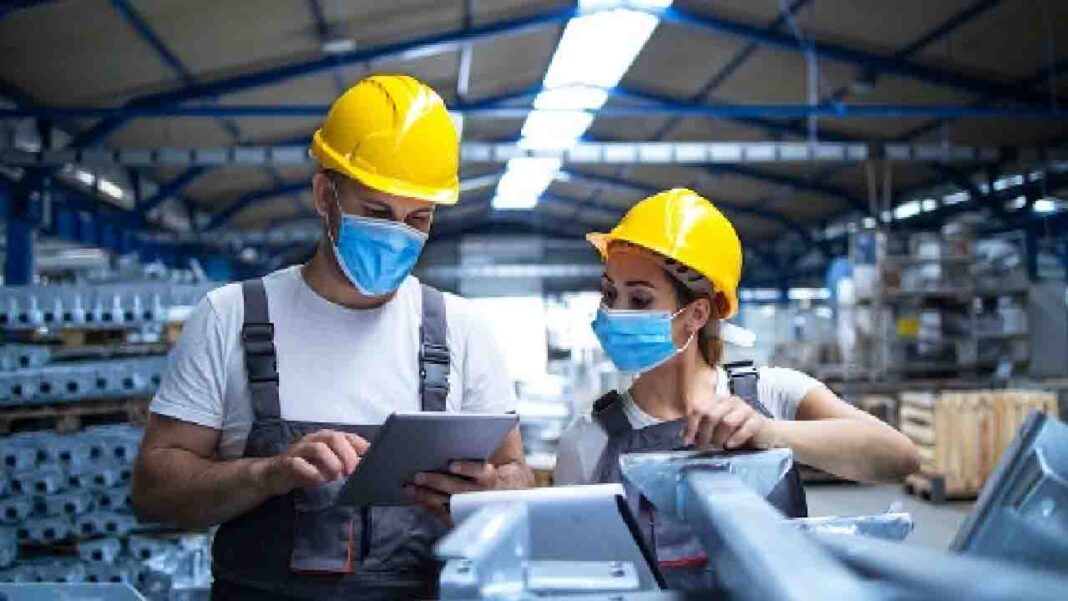 <strong>How to lower turnover in your manufacturing workforce</strong> <strong>How to lower turnover in your manufacturing workforce</strong>