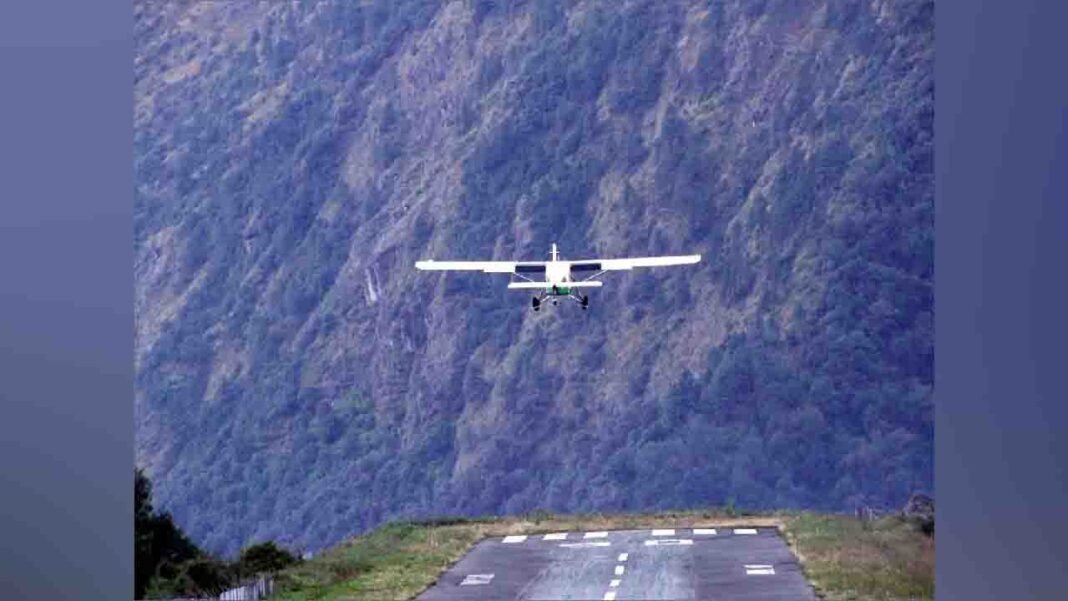 <strong>Lukla: Would you dare land in here?!</strong> <strong>Lukla: Would you dare land in here?!</strong>