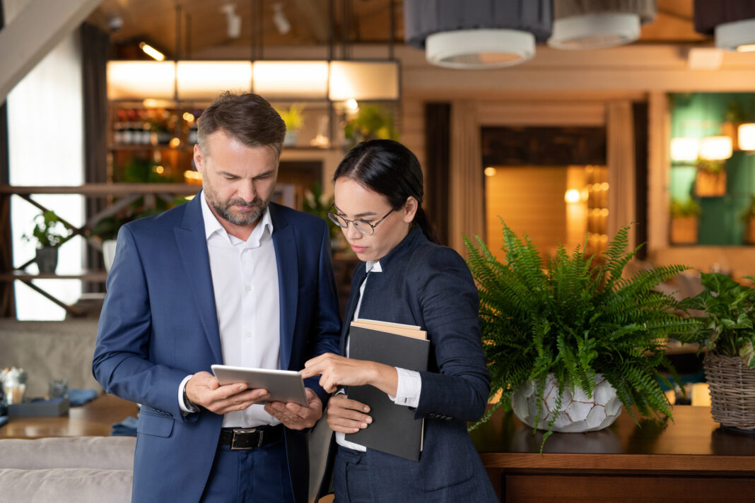 HOSPITALITY DISASTERS – Absence of PROCEDURES!!! A superior grooming a junior colleague.........with procedures