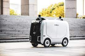 <strong>Are delivery robots the logistics industry’s future?</strong> <strong>Are delivery robots the logistics industry’s future?</strong>
