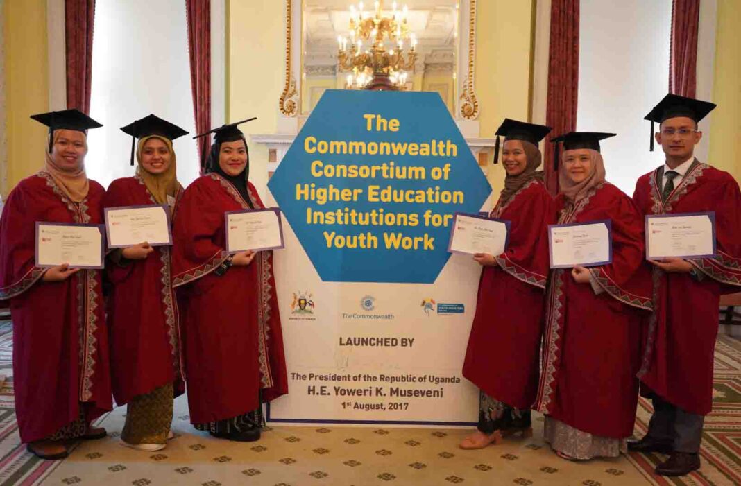 <strong>Graduates hail the Commonwealth Youth Work Diploma!</strong> <strong>Graduates hail the Commonwealth Youth Work Diploma!</strong>