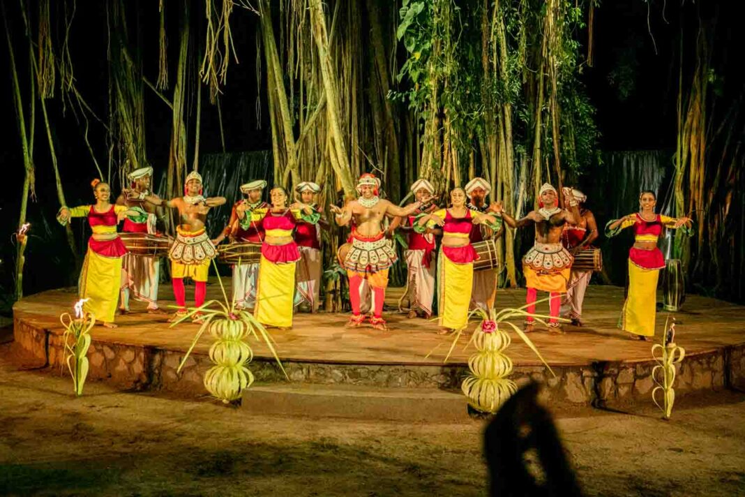 <strong>Colombo showcases Sri Lankan dance for first time at dedicated weekly performance</strong> <strong>Colombo showcases Sri Lankan dance for first time at dedicated weekly performance</strong>