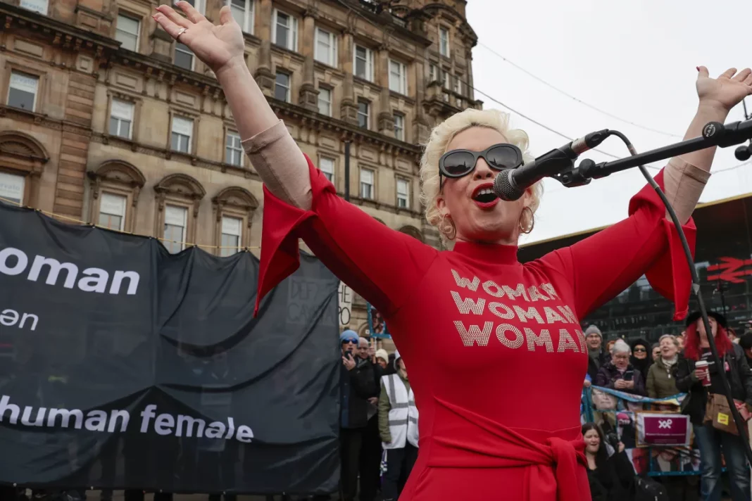 <strong>Posie Parker, a transphobic campaigner, will be admitted to New Zealand</strong> <strong>Posie Parker, a transphobic campaigner, will be admitted to New Zealand</strong>