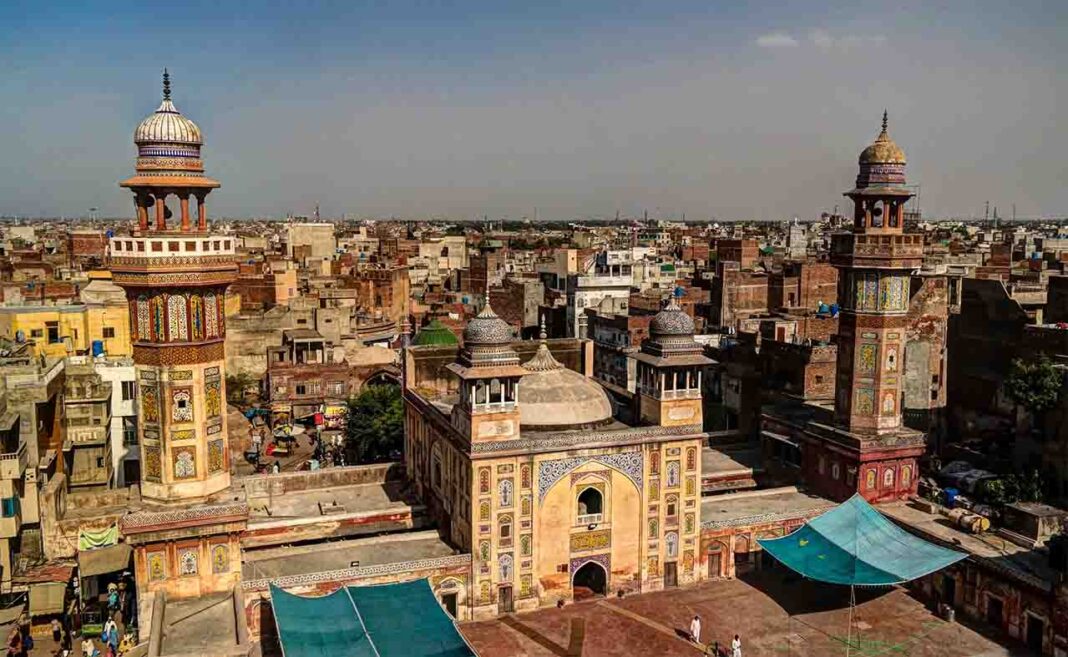 <strong>Lahore – The Home of the Poet</strong> <strong>Lahore – The Home of the Poet</strong>