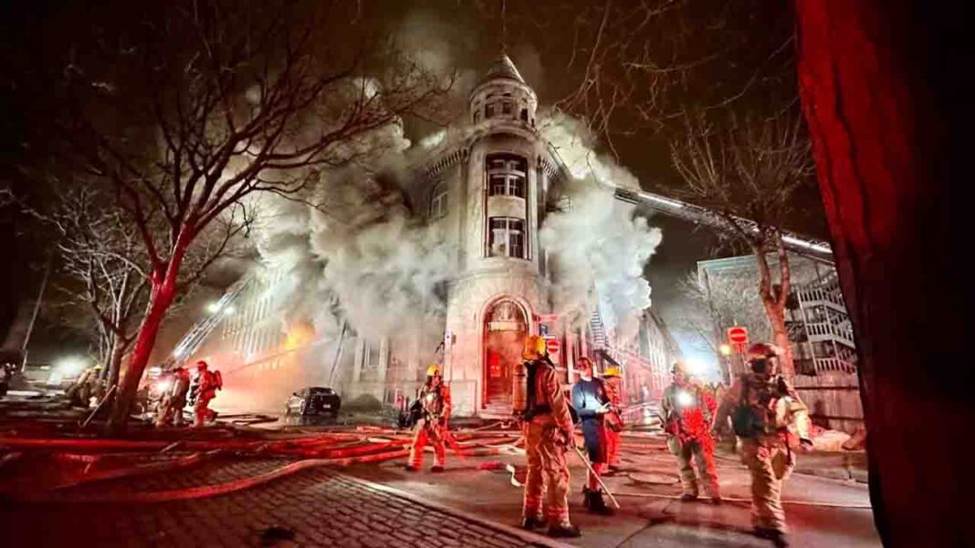 <strong>Major fire in Old Montreal heritage building</strong> <strong>Major fire in Old Montreal heritage building</strong>