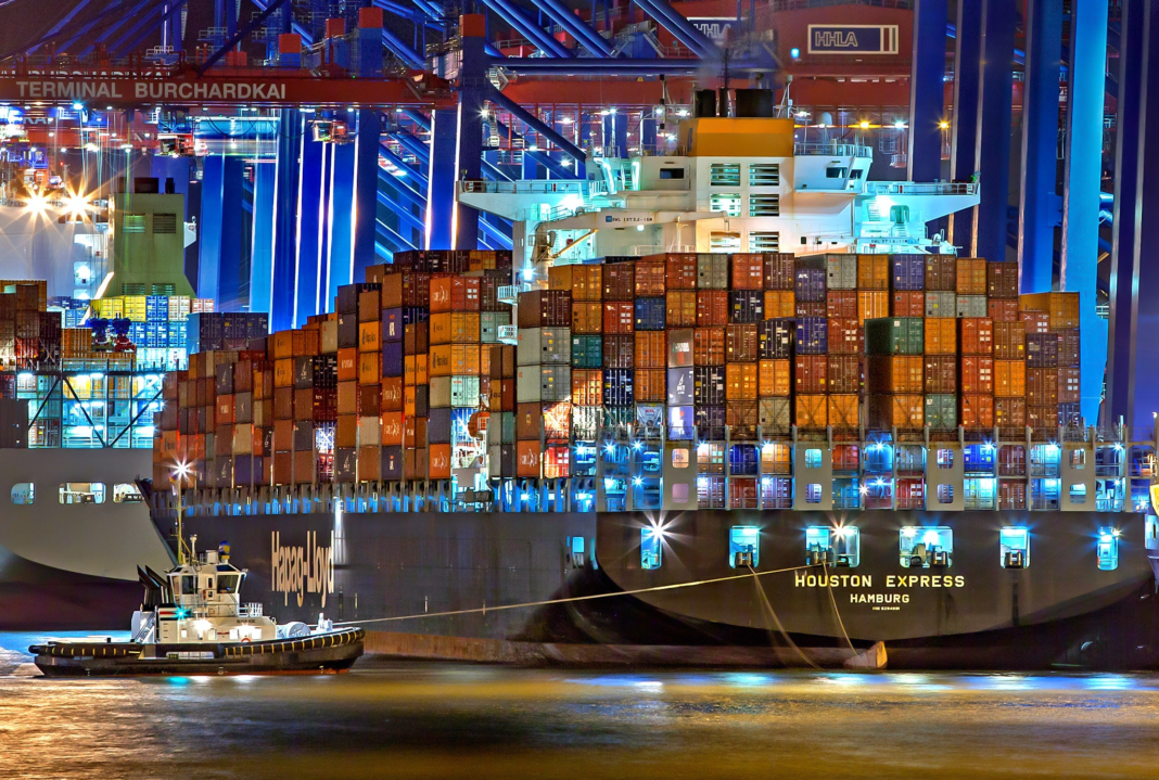 <strong>Reloading ships with cargo which has been removed from trucks</strong> <strong>Reloading ships with cargo which has been removed from trucks</strong>