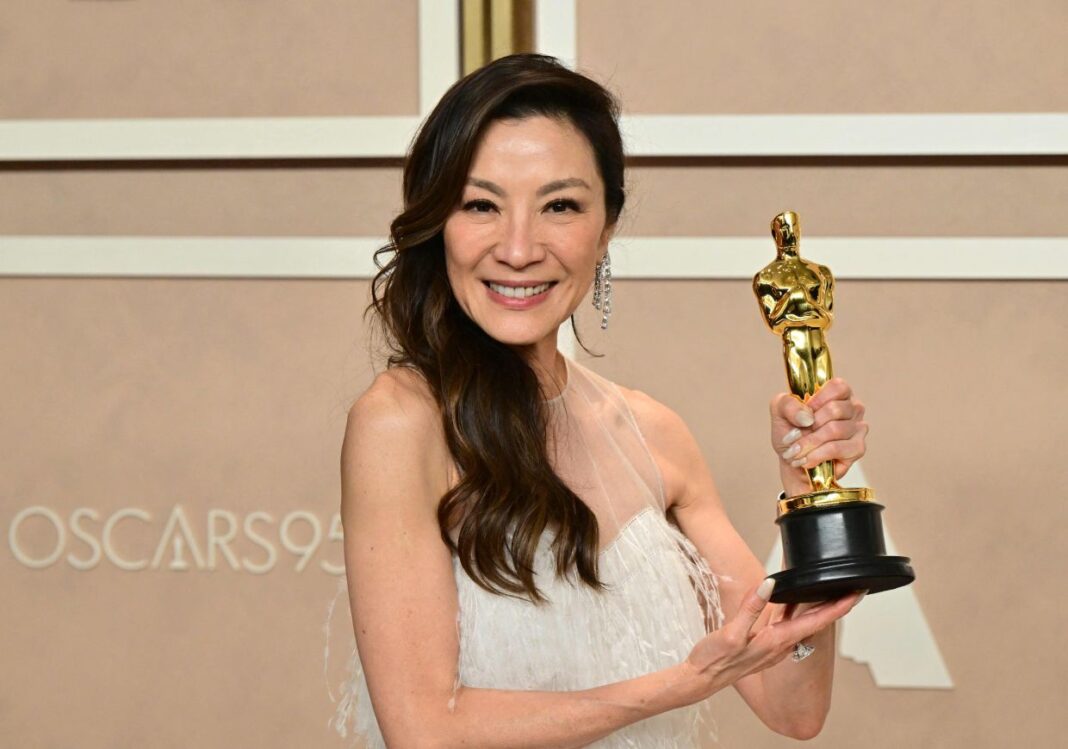 <strong>Michelle Yeoh – First Asian woman to make history at the Oscars</strong> <strong>Michelle Yeoh – First Asian woman to make history at the Oscars</strong>