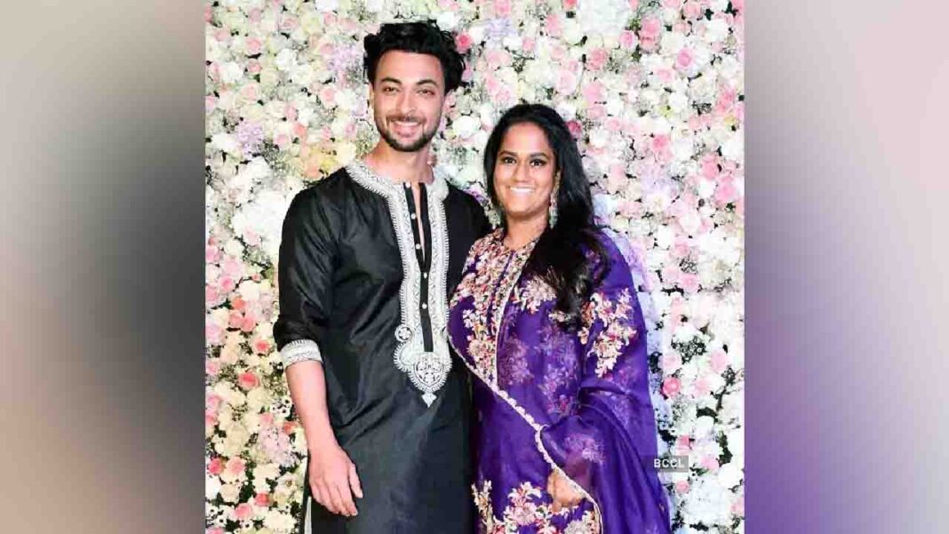 Razzle and dazzle of Bollywood stars at Eid party! Razzle and dazzle of Bollywood stars at Eid party!