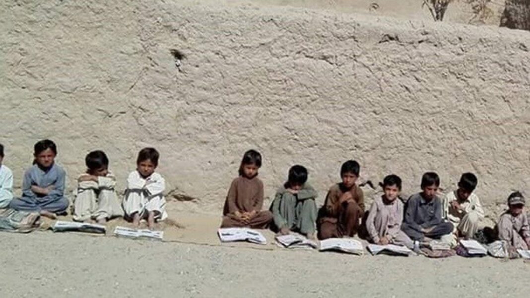 How might a comprehensive education policy assist close the gender gap in rural Pakistan? How might a comprehensive education policy assist close the gender gap in rural Pakistan?
