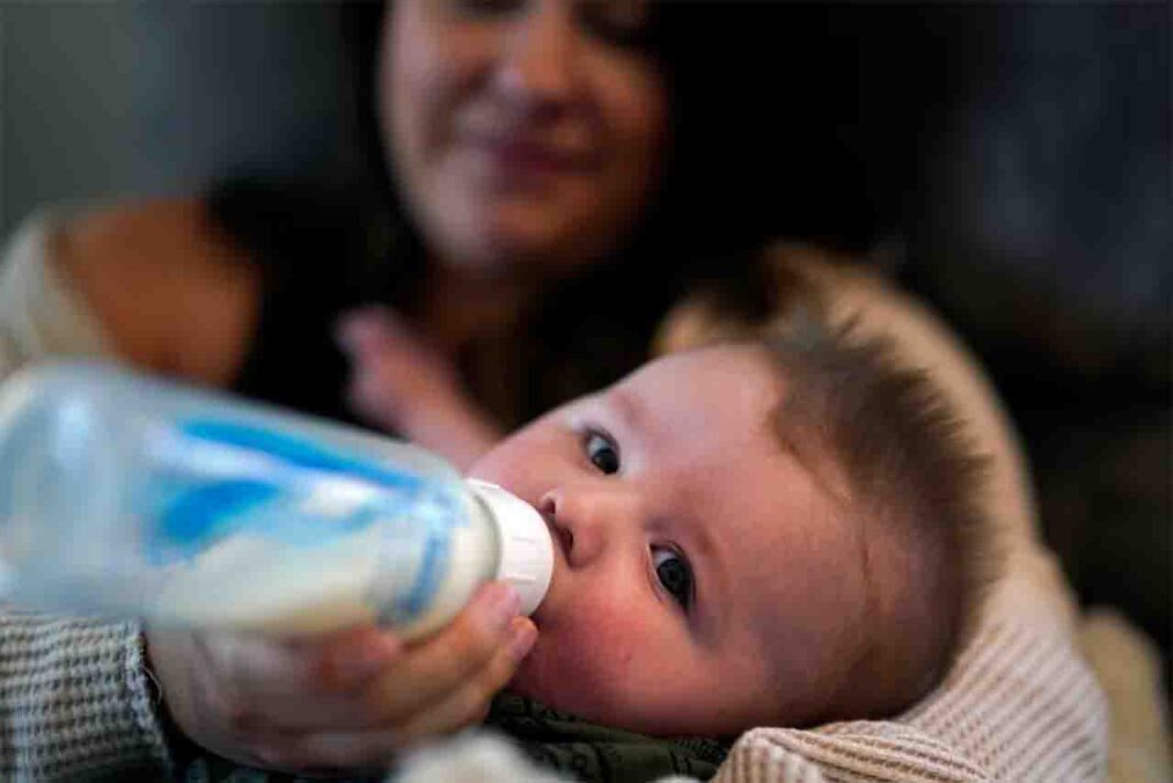 The most recent information about Canada’s lack of infant formula and how parents should react, according experts The most recent information about Canada’s lack of infant formula and how parents should react, according experts