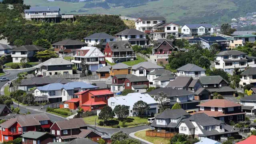 House prices in New Zealand have dropped by the most since the 1990s House prices in New Zealand have dropped by the most since the 1990s