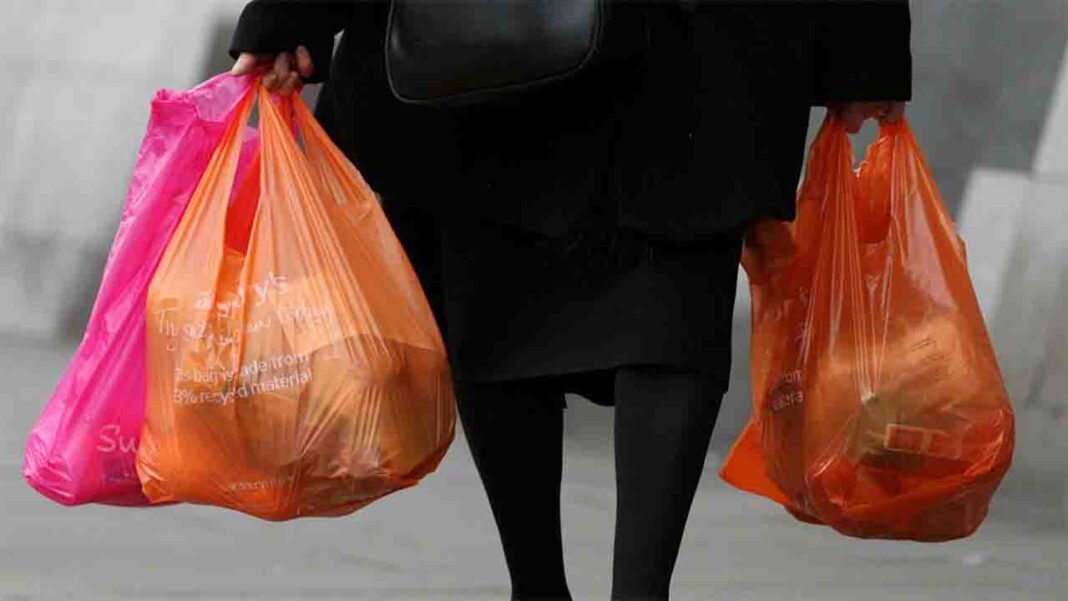 Waste Management Act: Maldivian businesses to charge MVR two per plastic bag Waste Management Act: Maldivian businesses to charge MVR two per plastic bag