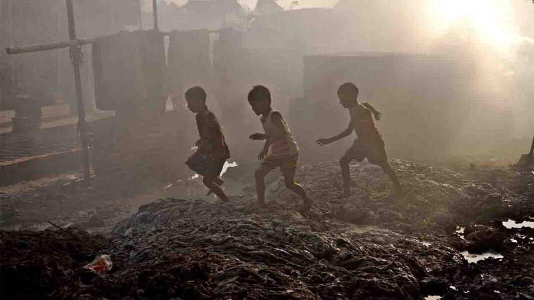 The Disastrous Link between Poverty and the Environment The Disastrous Link between Poverty and the Environment