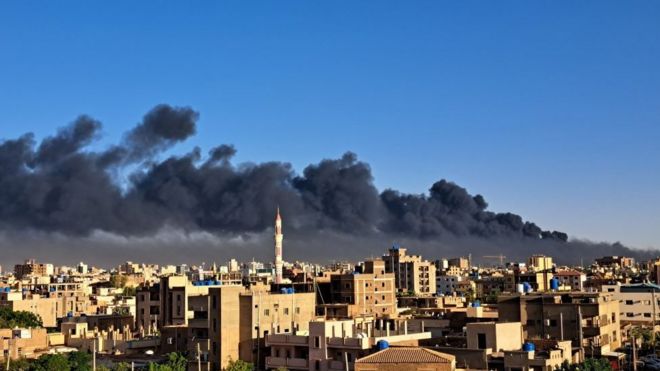 Sudan crisis: Air strikes hit Khartoum Sudan crisis: Air strikes hit Khartoum