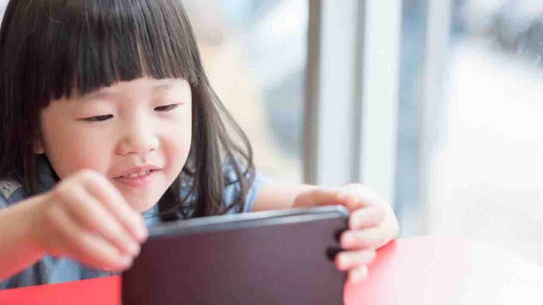 Children having mobile phones leads to Pub…! Children having mobile phones leads to Pub…!