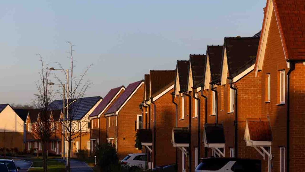 London real estate market: buyers are active…. Why? London real estate market: buyers are active…. Why?