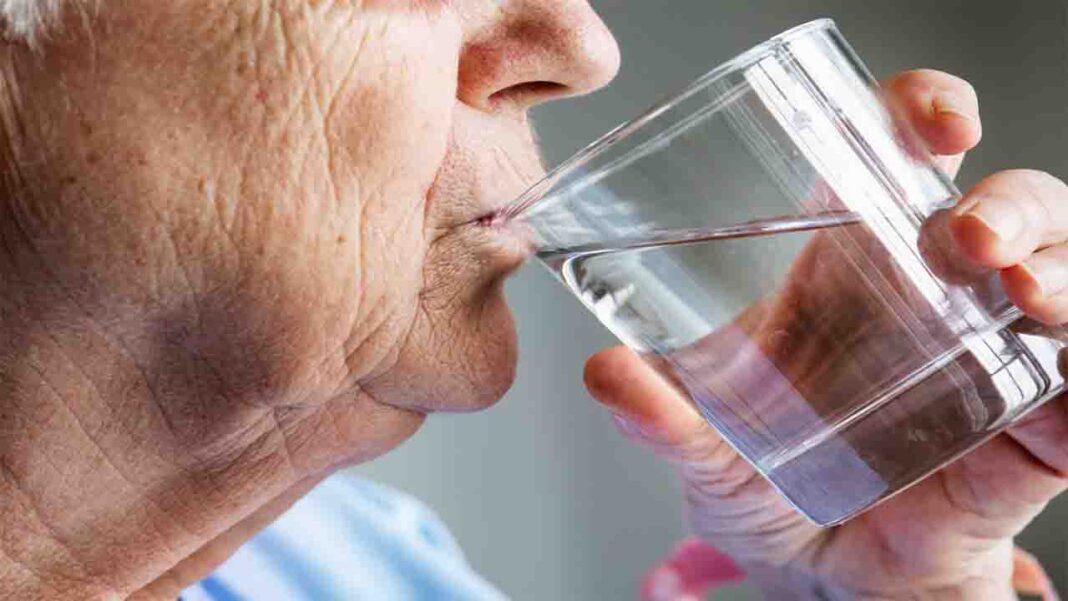 Is There a link between aging and drinking water? Is There a link between aging and drinking water?