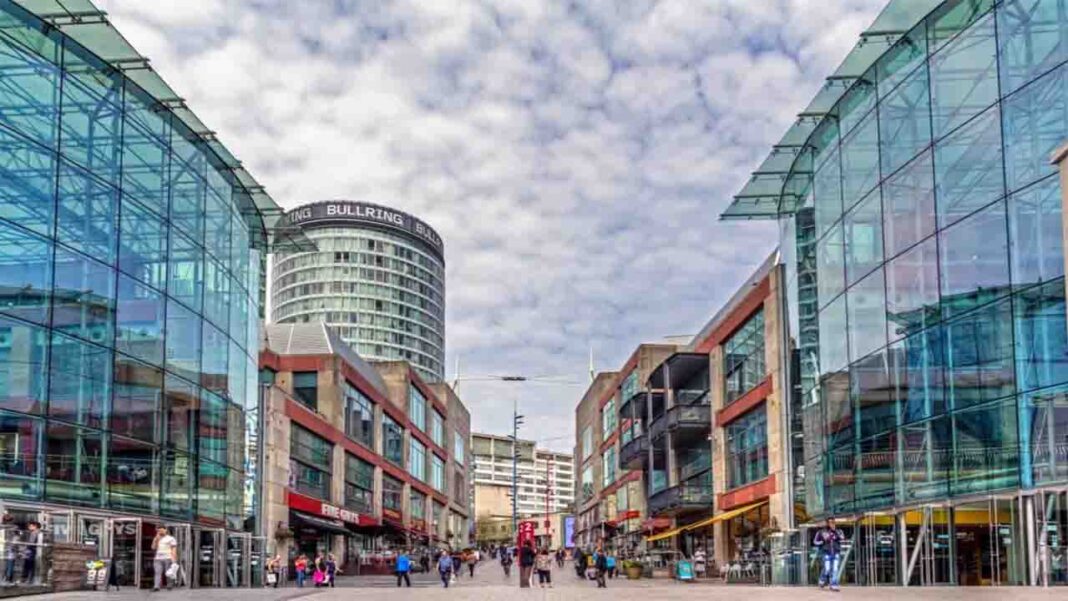 The way UK real estate professionals engage with data on commercial properties is… The way UK real estate professionals engage with data on commercial properties is…