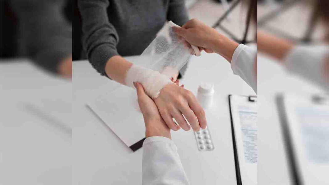 Tissue adhesive gelatin hydrogels to close wounds Tissue adhesive gelatin hydrogels to close wounds