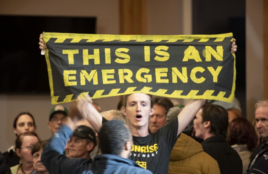 Climate Scientists Shift to Urgent Language: The All-Out ‘Climate Emergency Climate Scientists Shift to Urgent Language: The All-Out ‘Climate Emergency