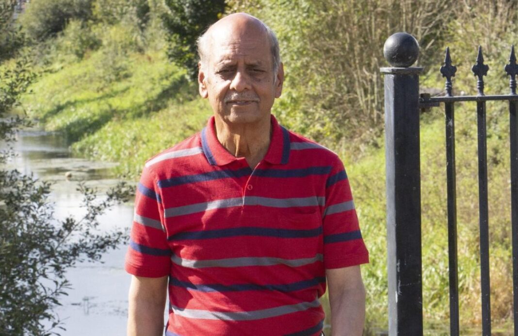 Irishman from Punjab wants to set a Guinness record for the double “Earth Walk.” Irishman from Punjab wants to set a Guinness record for the double “Earth Walk.”