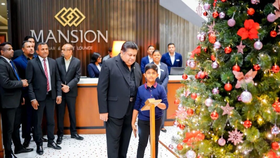 Movenpick Colombo lights up Christmas Movenpick Colombo lights up Christmas