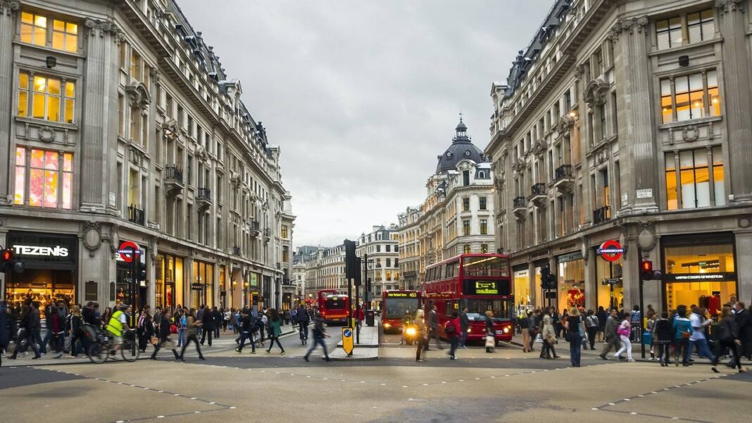 UK Christmas Sales Are Off to a Weak Start on Delayed Spending UK Christmas Sales Are Off to a Weak Start on Delayed Spending