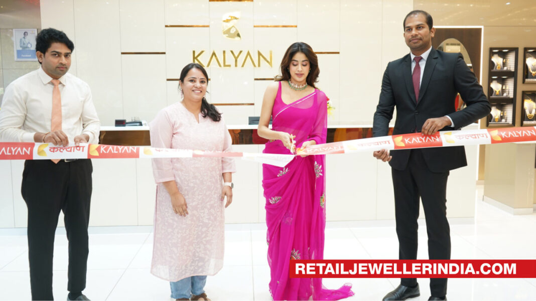 Janhvi Kapoor inaugurates “Kalyan Jewellers” Janhvi Kapoor inaugurates “Kalyan Jewellers”