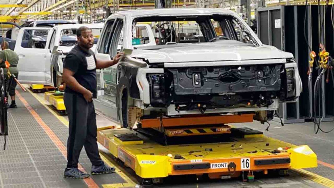50% cut on Ford’s electric F-150 Lightning production 50% cut on Ford’s electric F-150 Lightning production