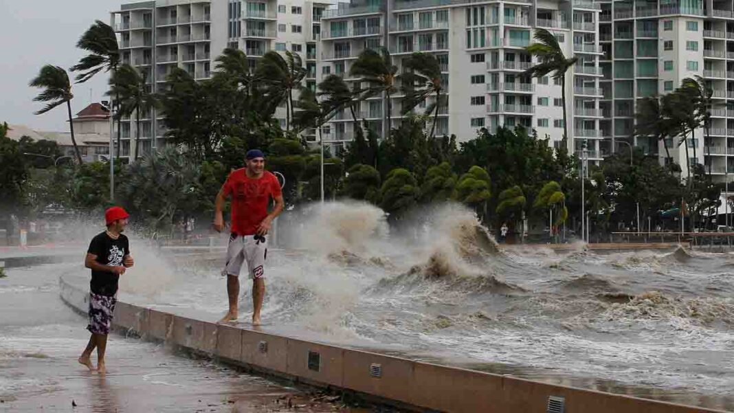 Flash Floods after Jasper hits Australia Flash Floods after Jasper hits Australia