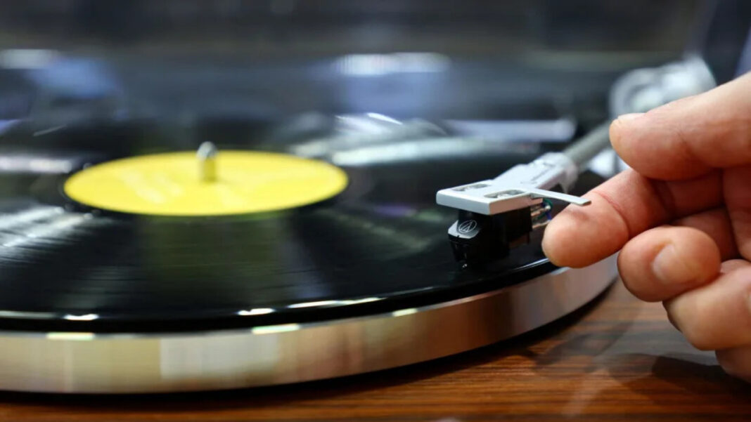 Taylor Swift, Rolling Stones surge Vinyl Christmas sales Taylor Swift, Rolling Stones surge Vinyl Christmas sales
