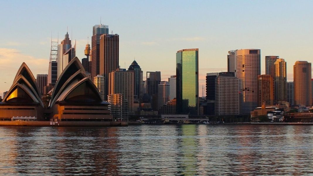 Australia opens its doors Australia opens its doorsÂ