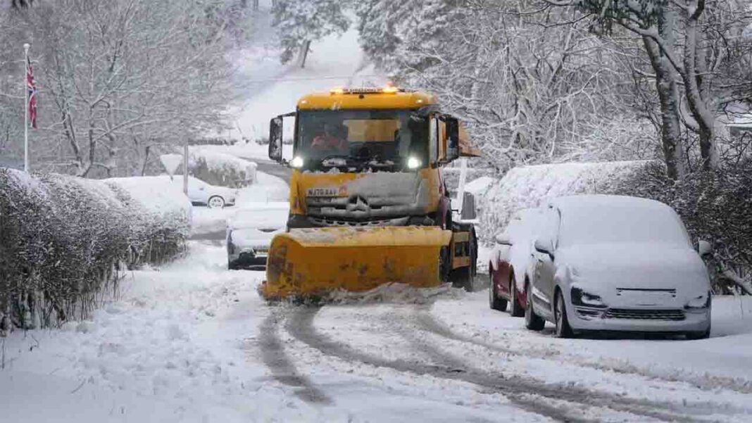 630-mile ice bomb set to batter UK 630-mile ice bomb set to batter UK