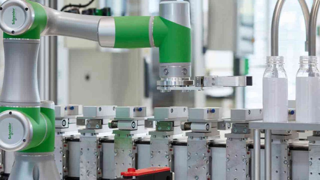 Collaborative robots take charge  Collaborative robots take charge Â