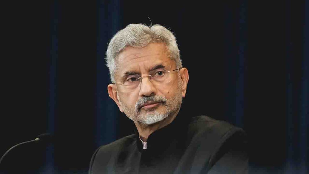 Dr S Jaishankar chats with Indians in Singapore Dr S Jaishankar chats with Indians in Singapore