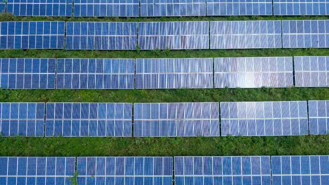 World-record efficiency with breakthrough solar cell technology World-record efficiency with breakthrough solar cell technology