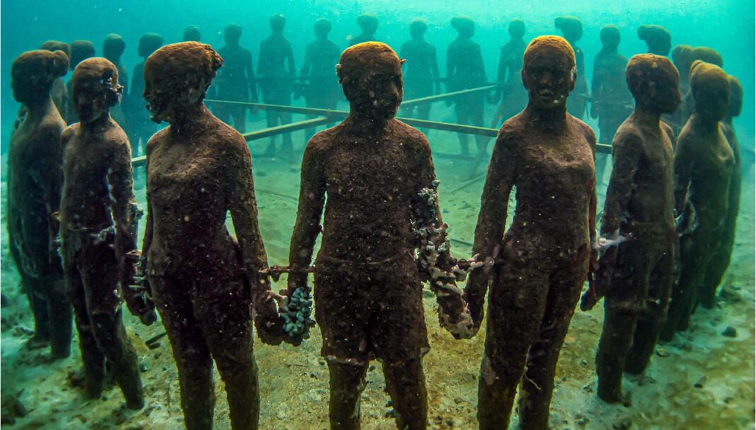 Underwater sculptures in the Caribbean Sea Underwater sculptures in the Caribbean Sea