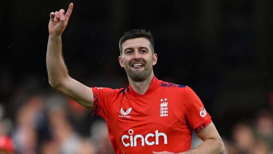 England thrashes Pakistan to win series 2-0 England thrashes Pakistan to win series 2-0