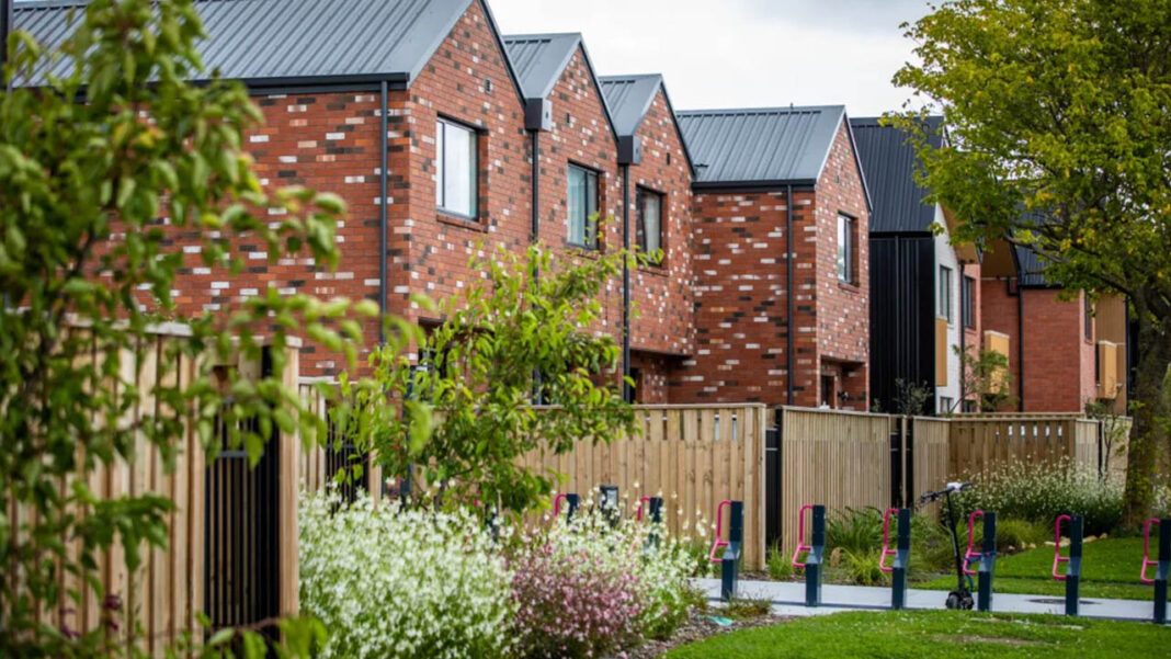 UK’s consumer confidence rebound as housing mortgage rates decline UK’s consumer confidence rebound as housing mortgage rates decline