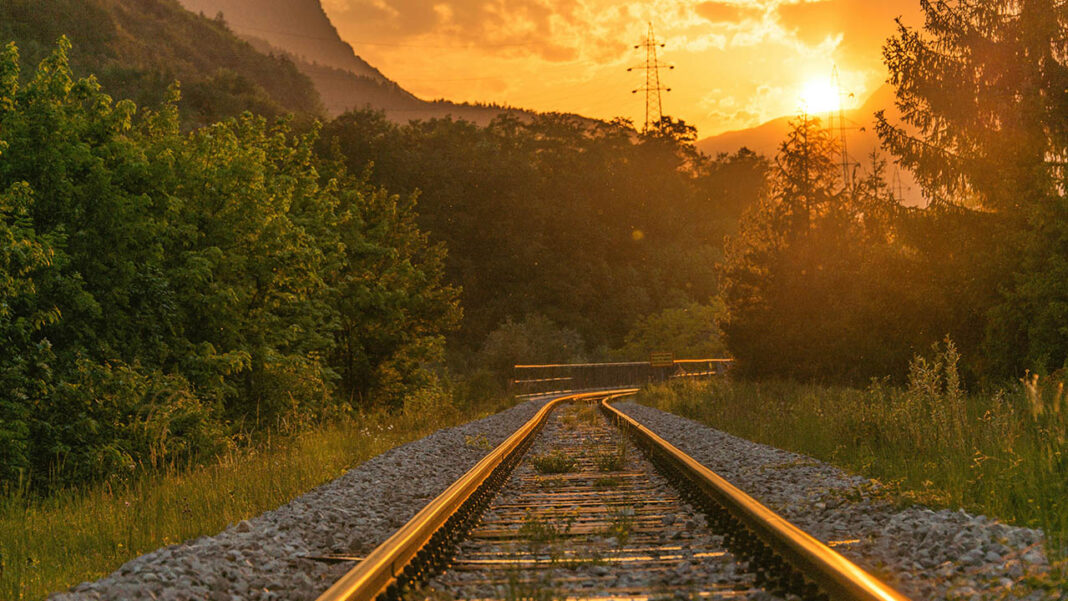 Canada’s railroads initiate lockout Canada’s railroads initiate lockout