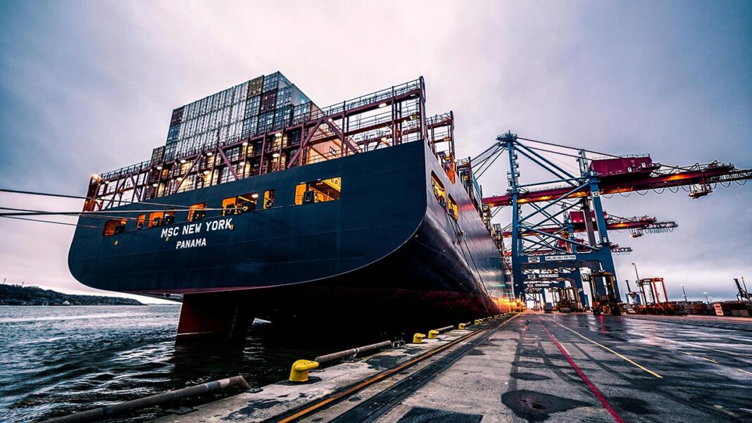 Singapore expands nighttime container operations to minimize backlog Singapore expands nighttime container operations to minimize backlog