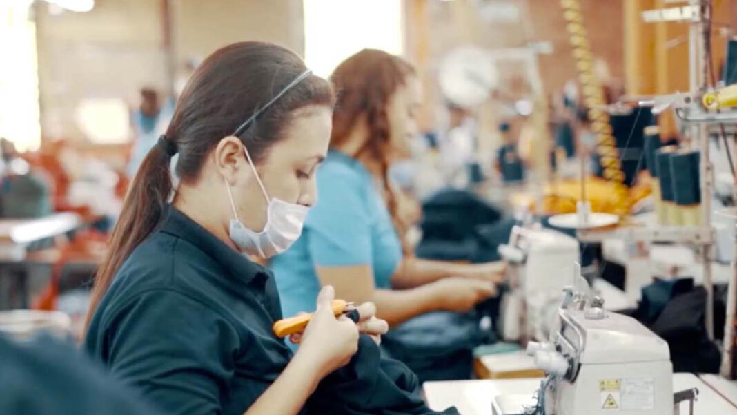 Australian Women’s and Girls’ Wear Manufacturing: A Shrinking Industry Navigates Challenges Australian Women’s and Girls’ Wear Manufacturing: A Shrinking Industry Navigates Challenges