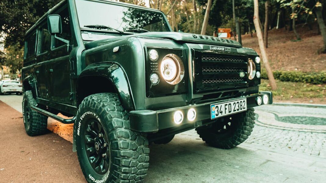 Land Rover unveils Classic Defender V8 Land Rover unveils Classic Defender V8