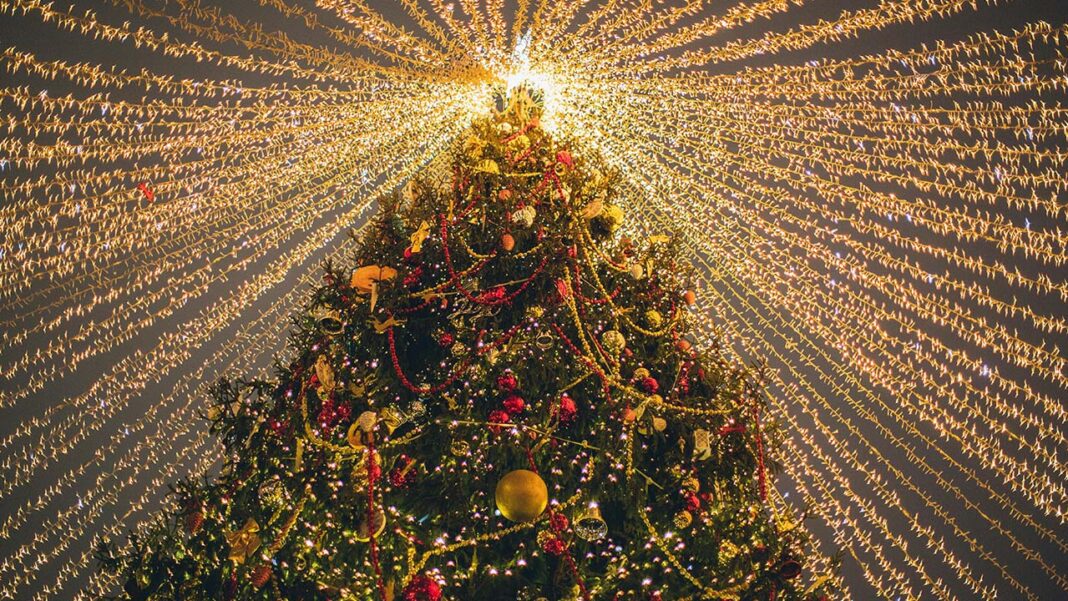 Top 10 UK towns that turn into winter wonderlands at Christmas Top 10 UK towns that turn into winter wonderlands at Christmas