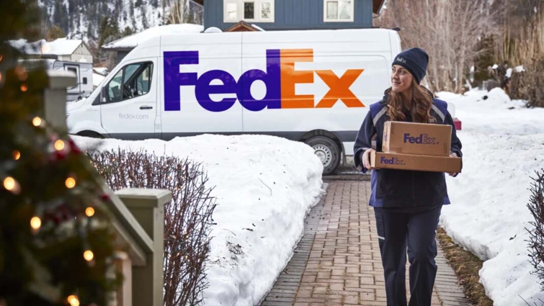 E-commerce Boom: Can Logistics Keep Up with the Holiday Demand? E-commerce Boom: Can Logistics Keep Up with the Holiday Demand?