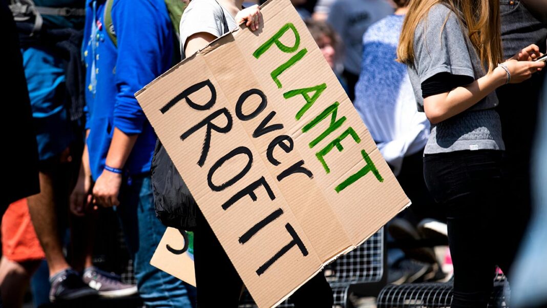 Climate War in UK Parliament: Ministers Halt Bill for Binding Green Targets Climate War in UK Parliament: Ministers Halt Bill for Binding Green Targets