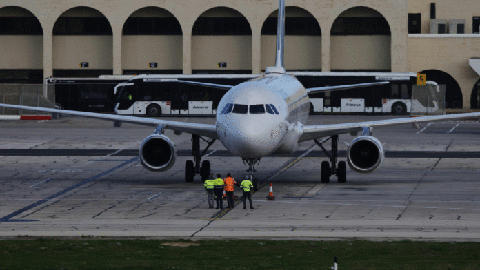 Bangladesh Seals Boeing Deal to Smooth U.S. Trade Tensions