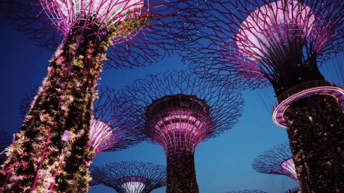 Singapore Keeps Monetary Policy Unchanged Amid Global Economic Uncertainty